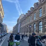 Cosy Next To Louvre