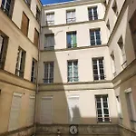 Cosy Next To Louvre * パリ