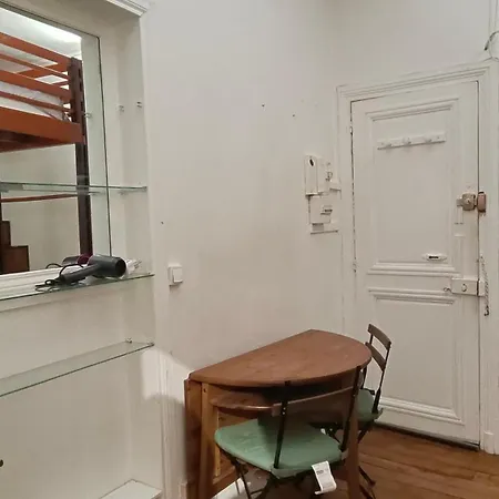Cosy Next To Louvre Apartment