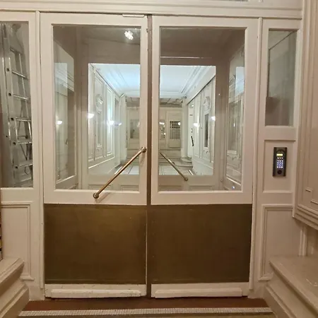 Cosy Next To Louvre Apartment