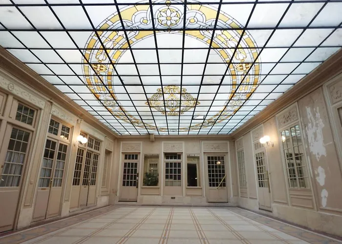 Cosy Next To Louvre *